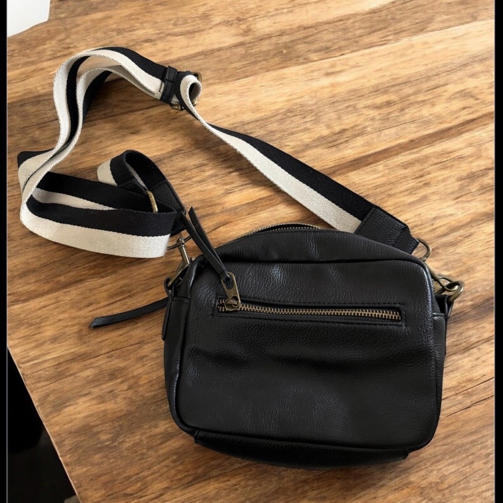 Camera crossbody bag